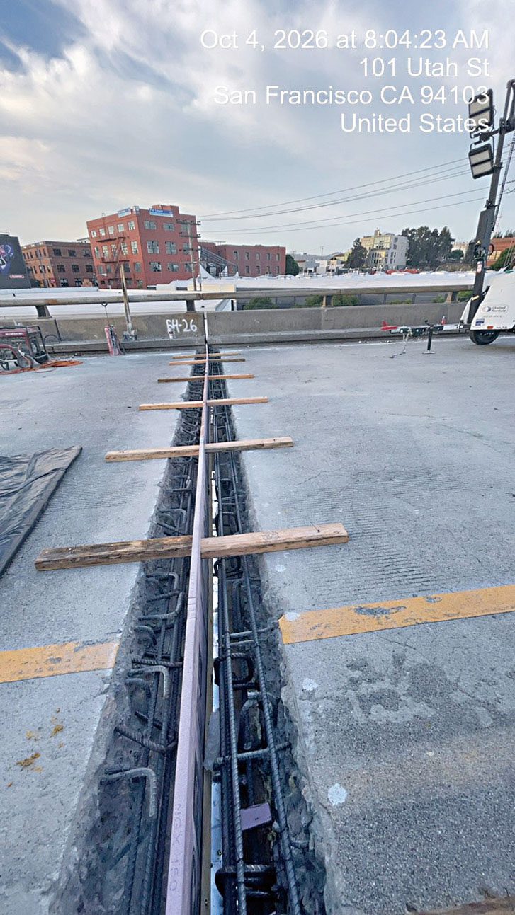 三藩市Bayshore Freeway西行線一段周五晚11時至周一清晨6時，高架橋面重鋪。加州交通局圖片