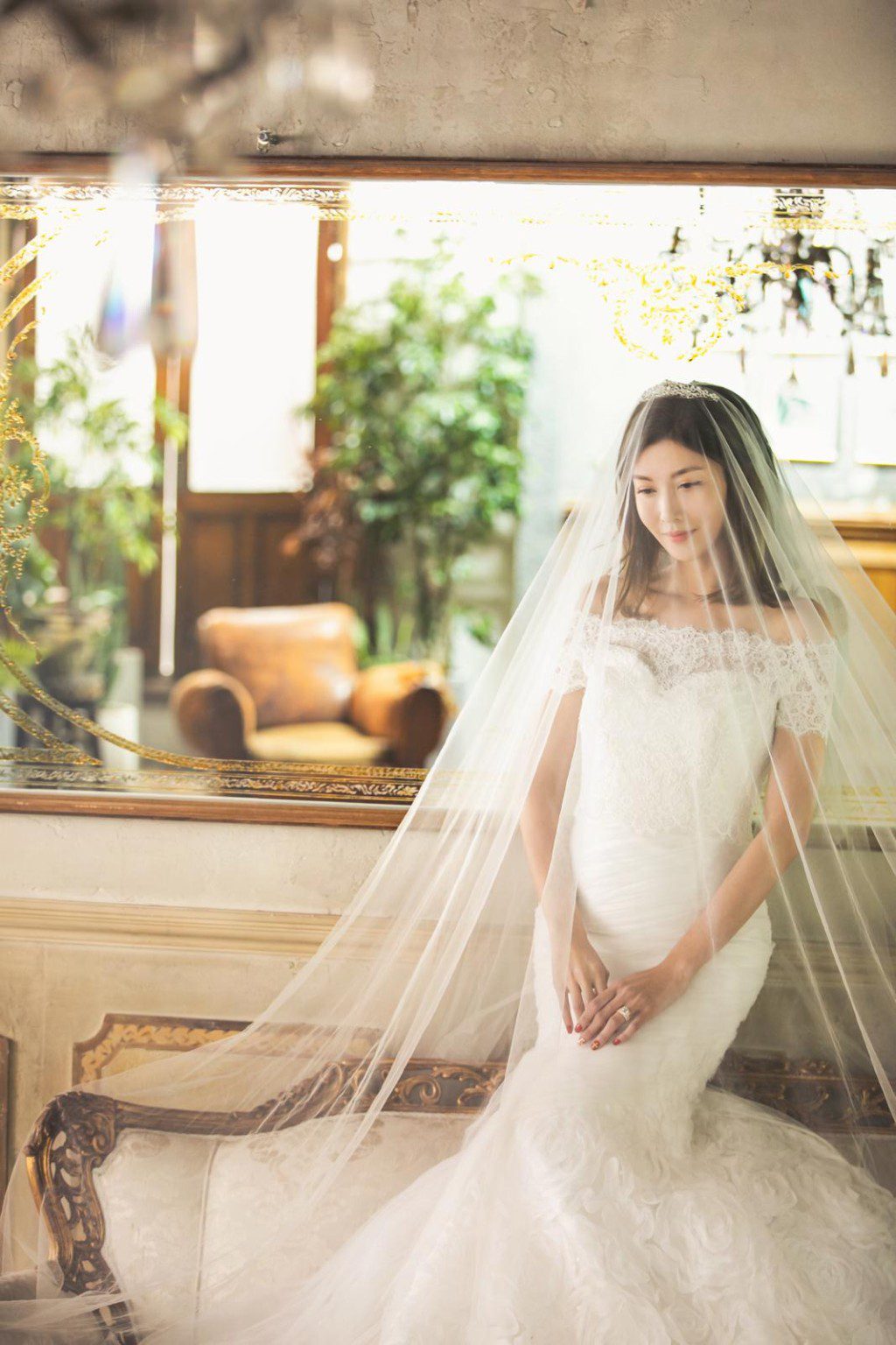 李彩華的婚姻維持了不足兩年便告終。