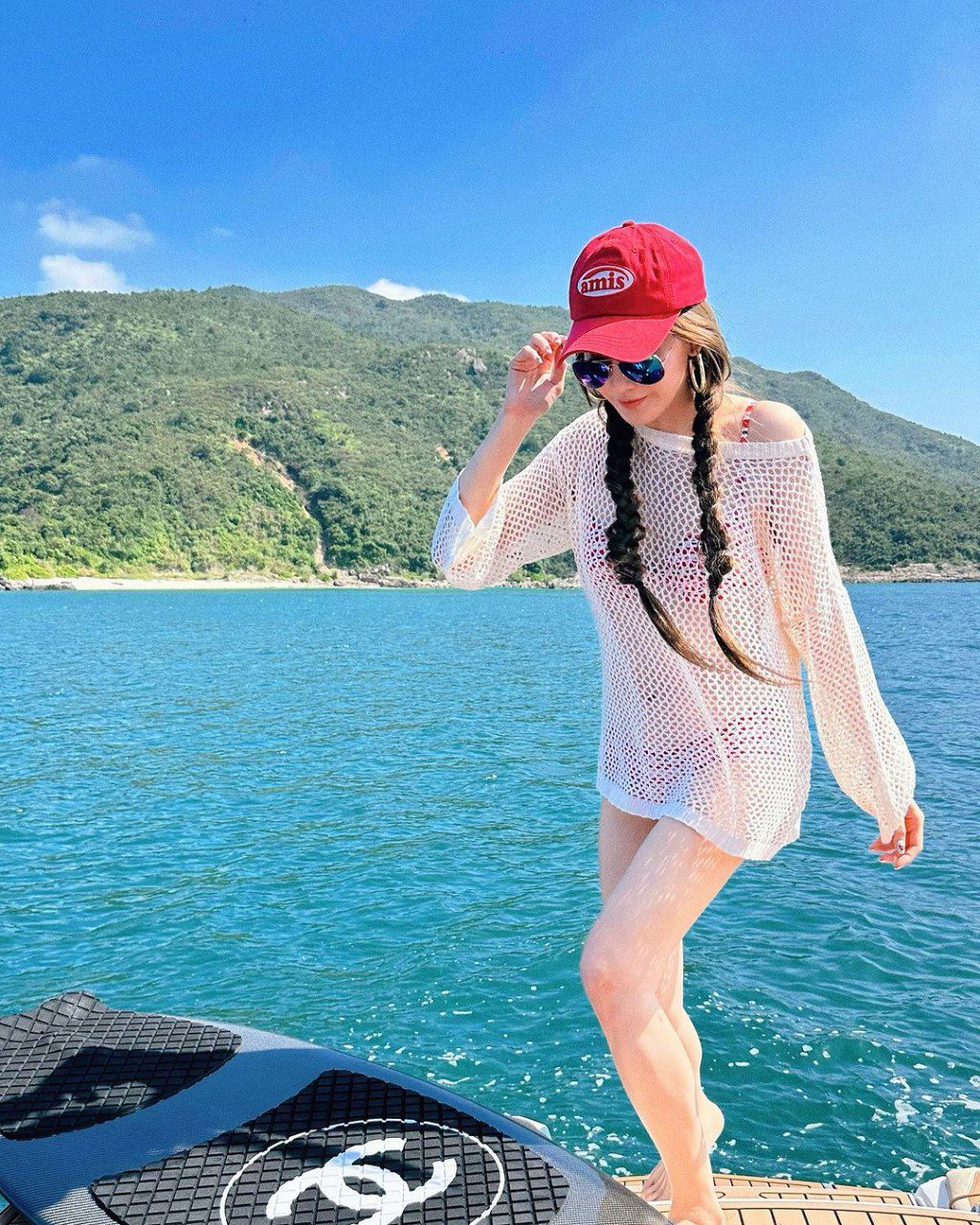 李彩華不時分享出海照,大晒三點式比堅尼身材。