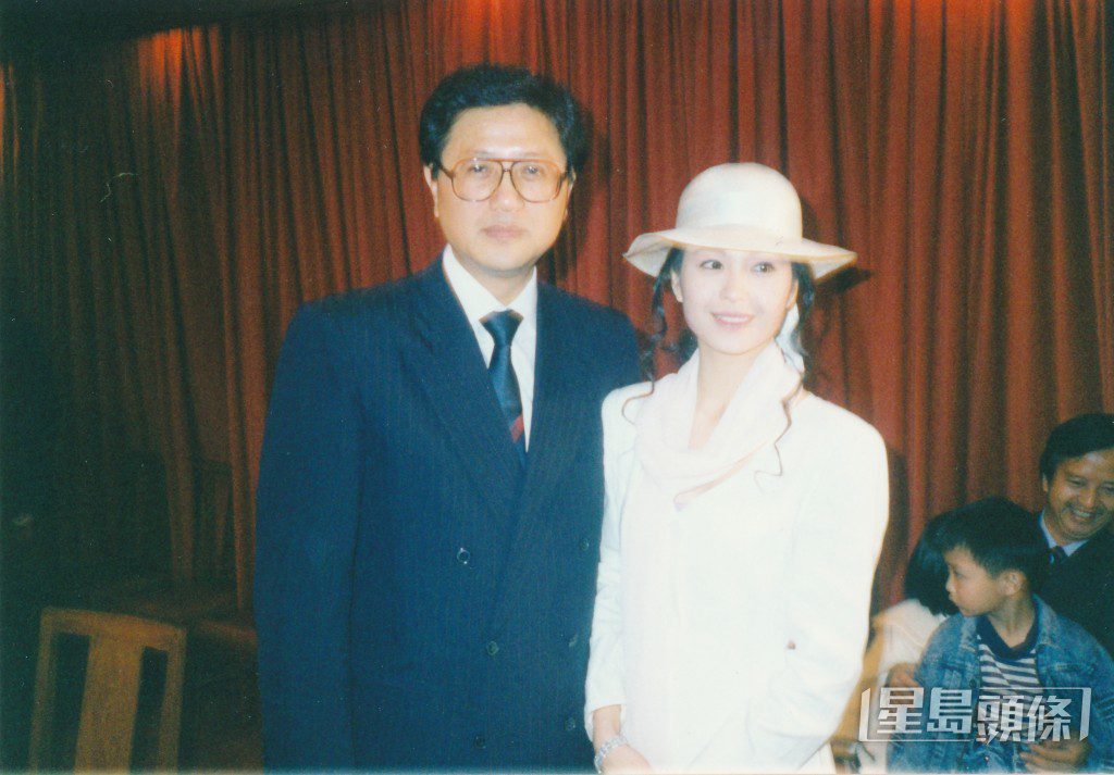 伍詠薇與翁江培年齡相差30歲,發展了一段忘年戀。