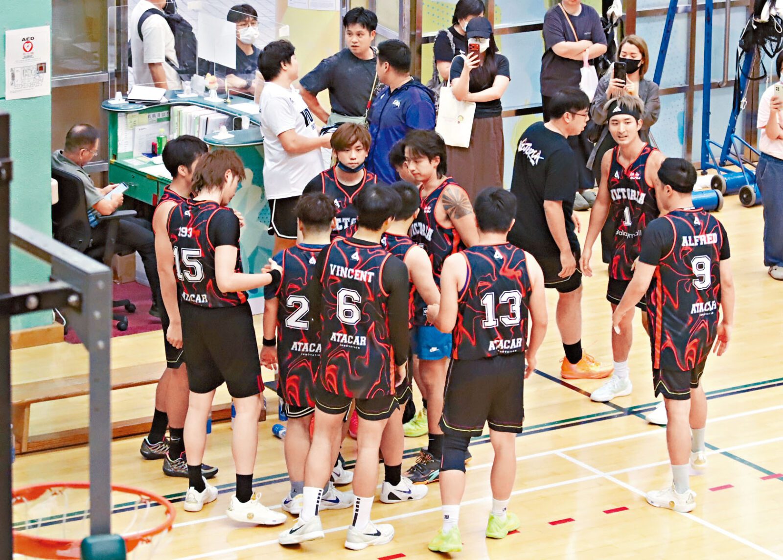 最終姜濤、張馳豪等代表的「維記」隊順利勝出比賽。