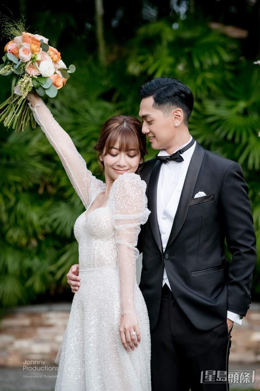 鄭俊弘與何雁詩於2020年結婚，目前正面對婚姻中的「七年之癢」階段。