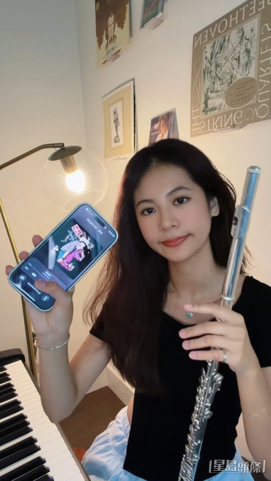 劉蒔在分享的日常短片中,展現出甜美笑容與自信。