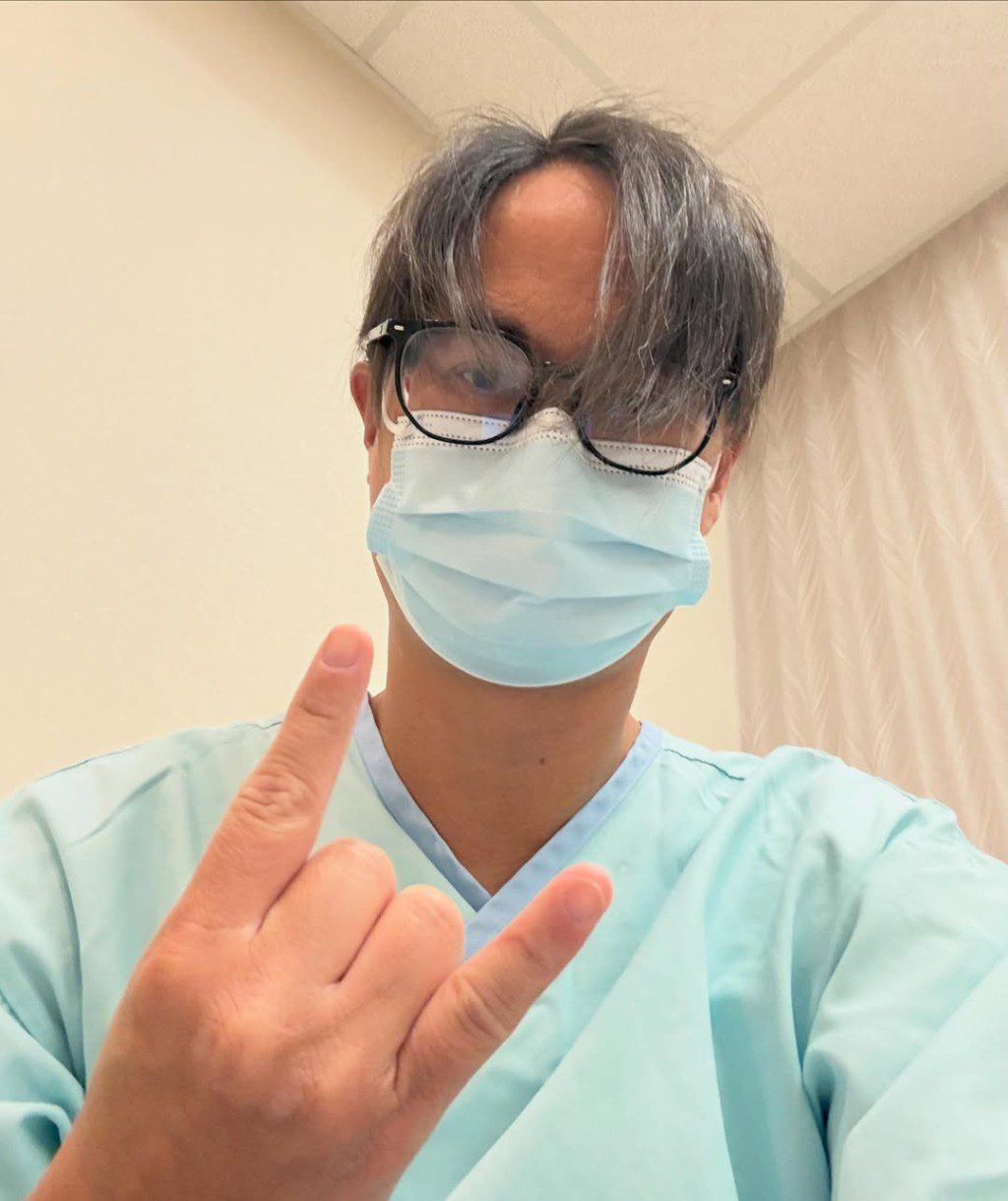 許懷欣曾因檢查膀胱癌入院,當時滿頭白髮的病容令人擔心。