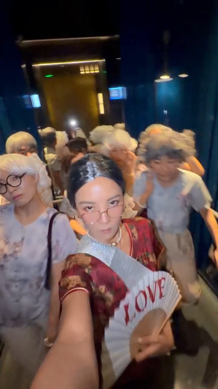 李炘頤在文中寫道:「只渴求內心的玩樂同快樂。」