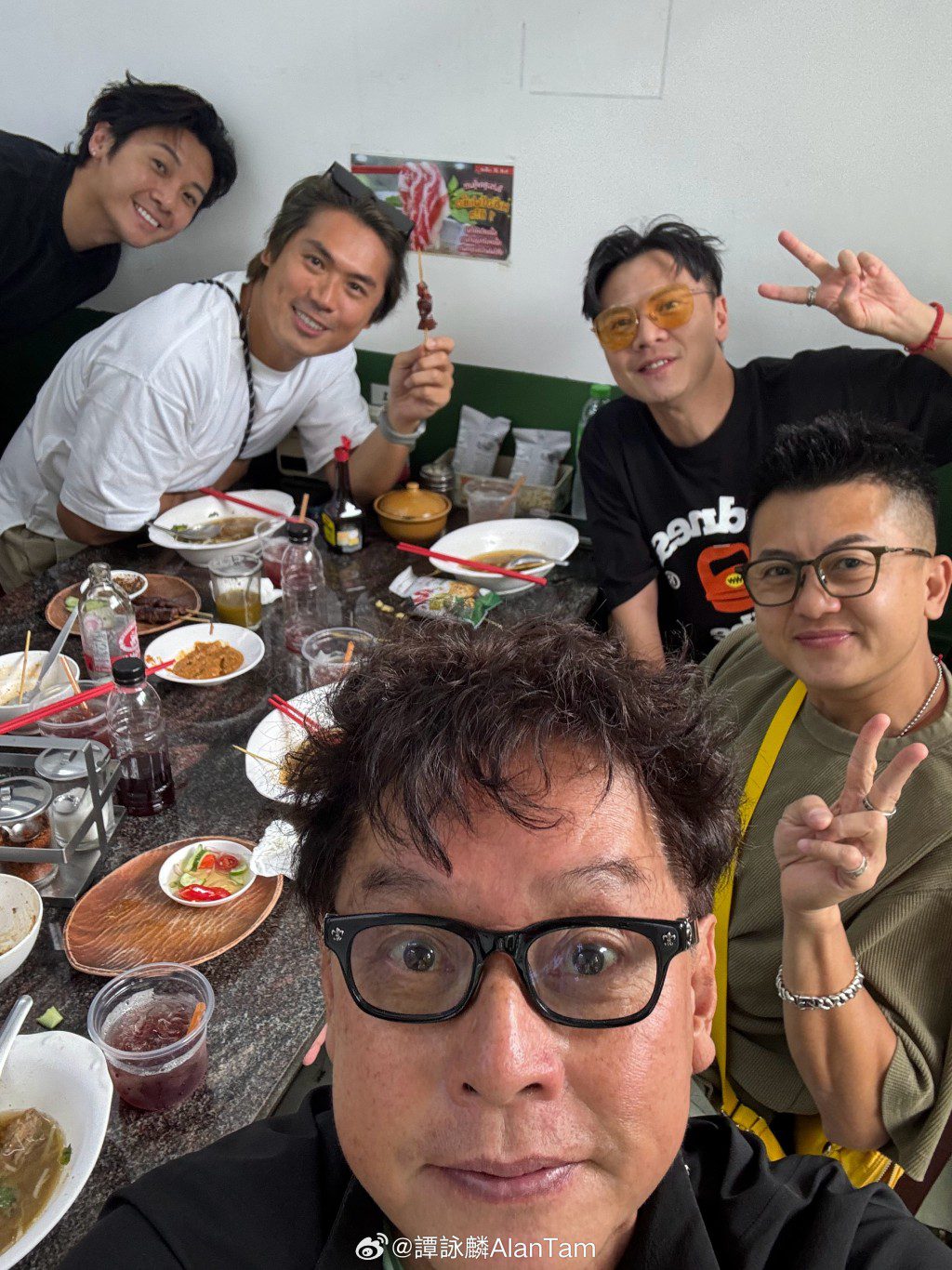 譚詠麟樂於提攜後輩,例如剛離開電視台的衛志豪便是其中之一。