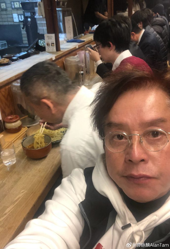 譚詠麟吃碗拉麵充飢,直言簡單一餐便可以。