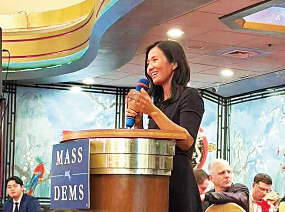 吳弭市長致辭中呼籲選民們積極投票。