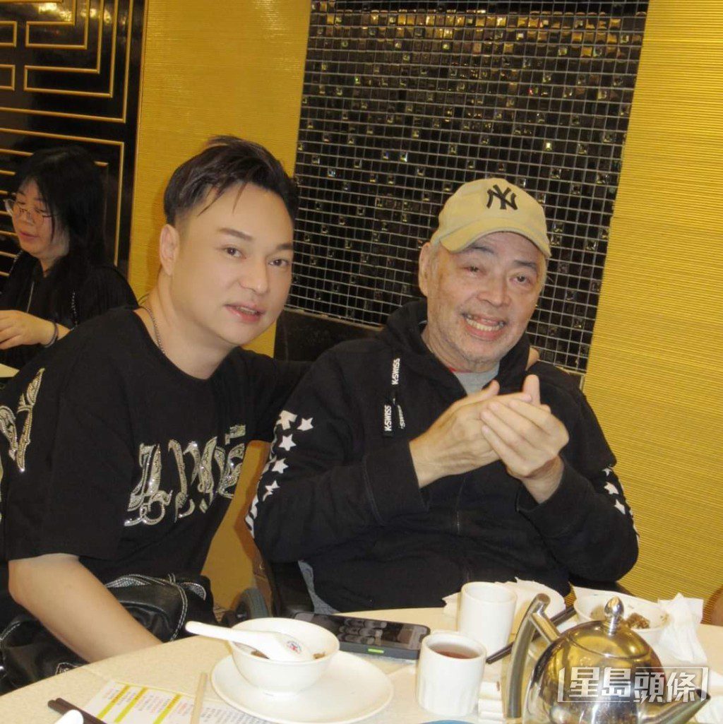 張偉文近年健康出現問題,方俊一直陪伴在側予以支持。