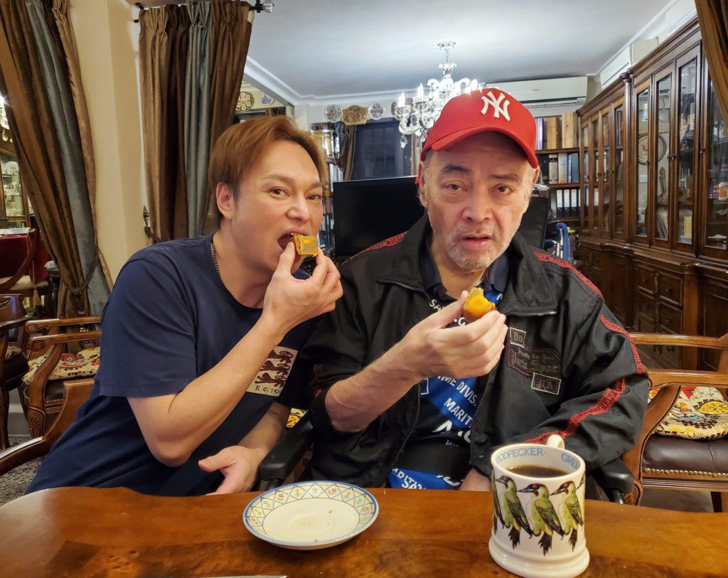 張偉文前年曾在方俊的家中度過中秋節。