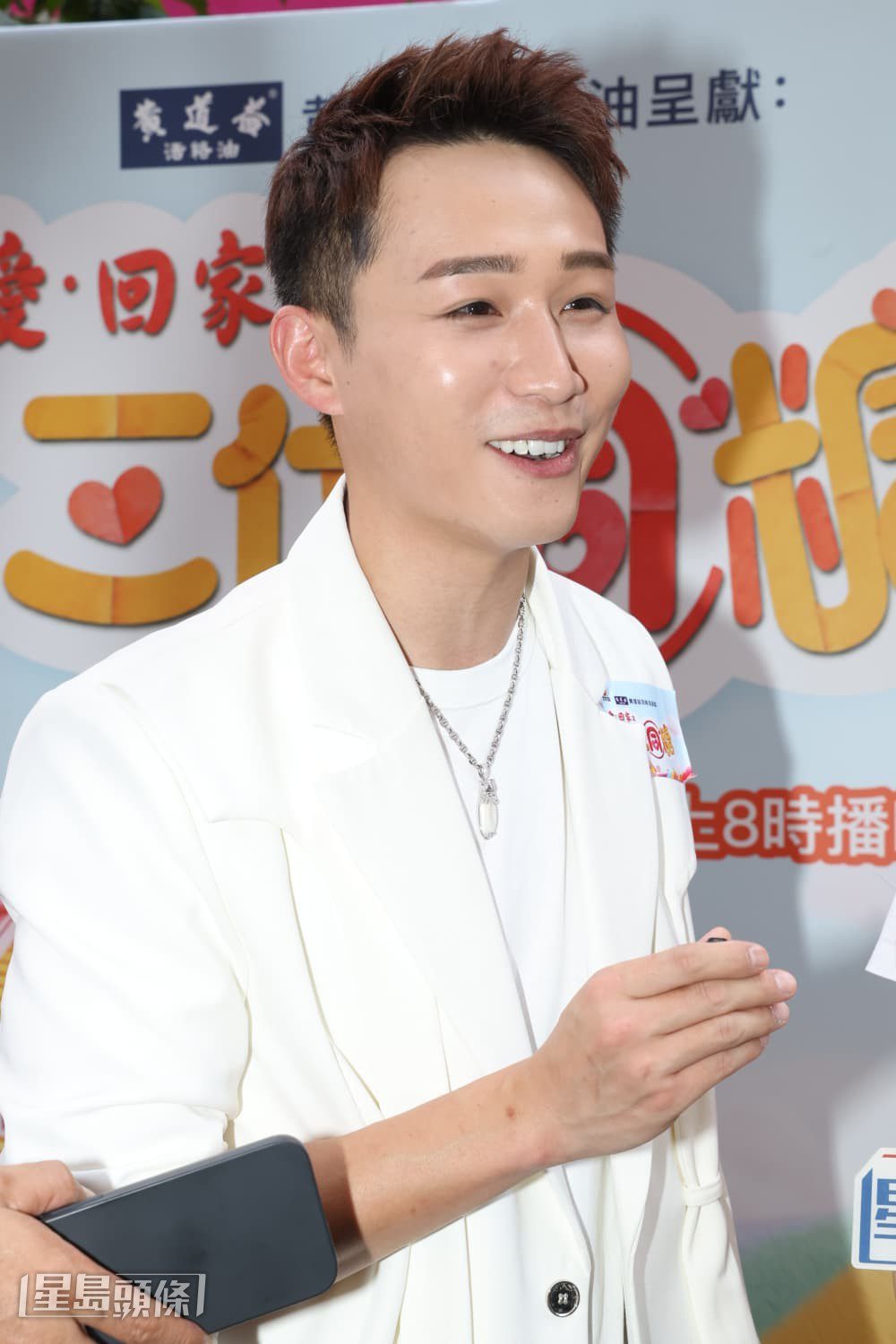 容天佑笑言太太每天都會指導他如何演繹追求女生的戲份，鼓勵他盡力發揮。