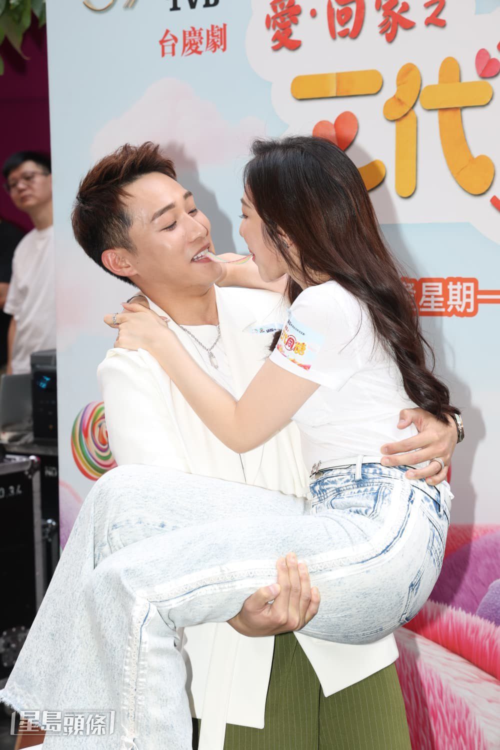 何依婷說丈夫不會生氣，他深信自己對她最好，知道她不會離開他。