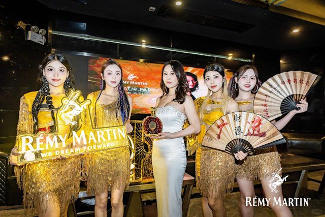 袁嘉敏早前曾到內地進行商業演出。