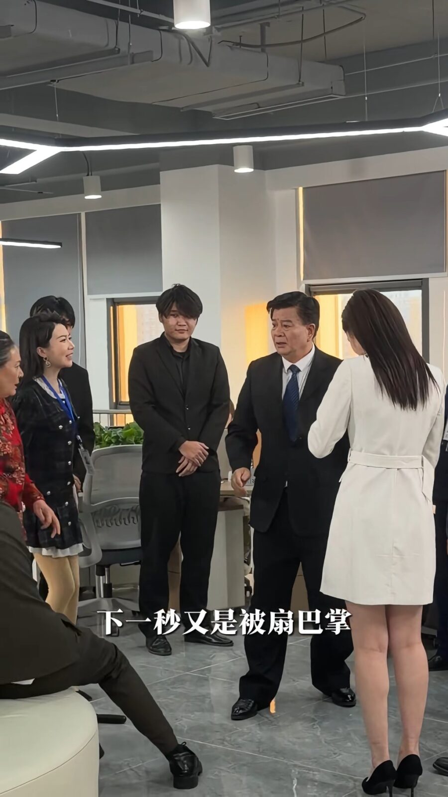 林正峰拍攝被摑巴掌的戲份。