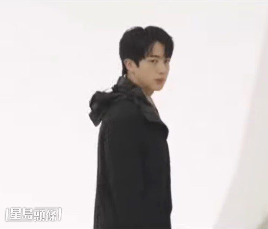 BTS成員Jin亮相。