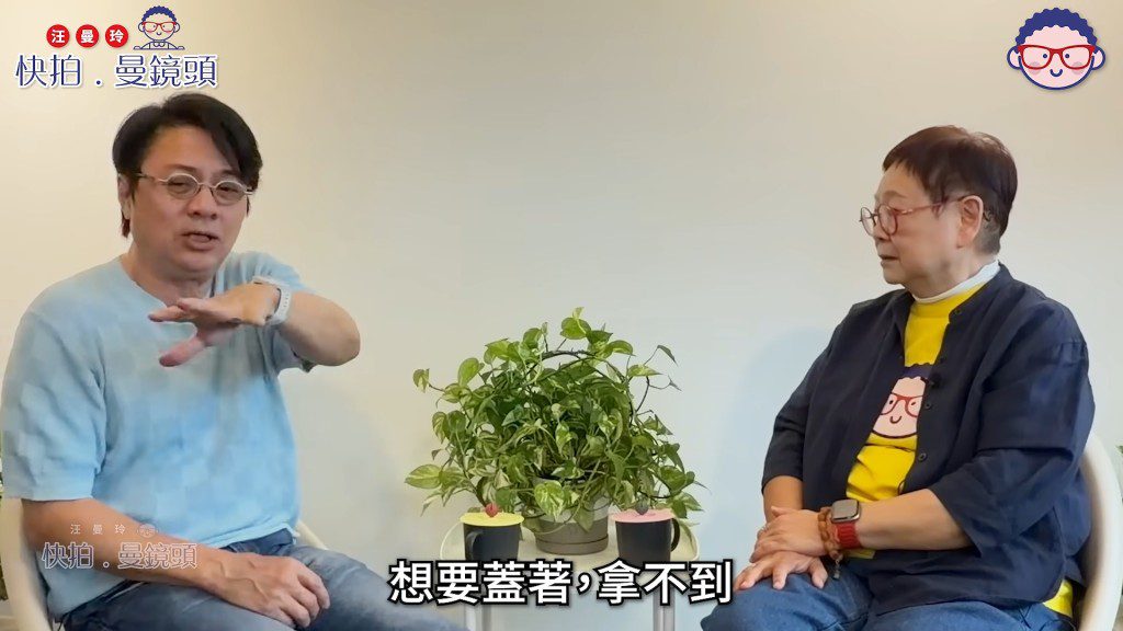 尹天照說:「最痛的時候,我連拿起被子都做不到,要用另一隻手幫忙。」(《快拍.曼鏡頭》影片截圖)