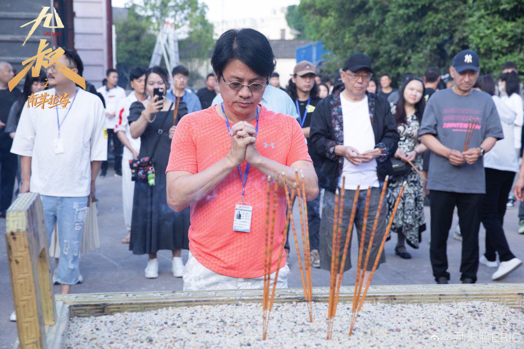 身為基督徒的尹天照,在開鏡時不上香,改為祈禱。