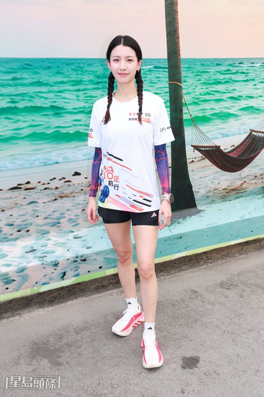 蔡思貝早前在澳門與碧咸會面,並宣傳電影《功夫女足》。