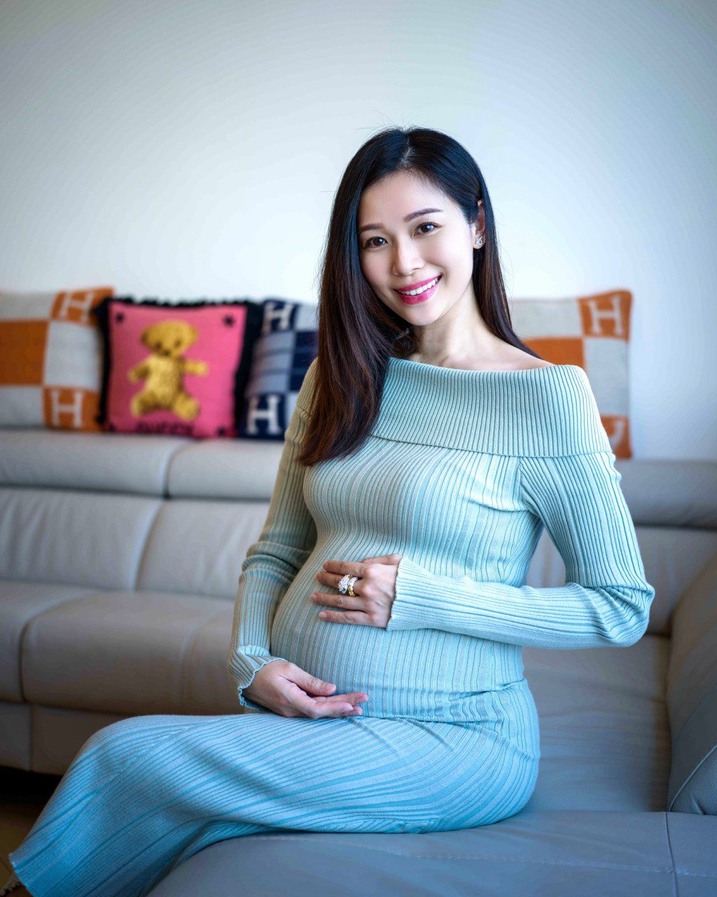 楊秀惠表示兩個女兒很高興多了個弟弟陪她們玩耍。