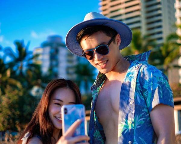陳瀅與Howie曾以「老公老婆」相稱,對方更送花給她。