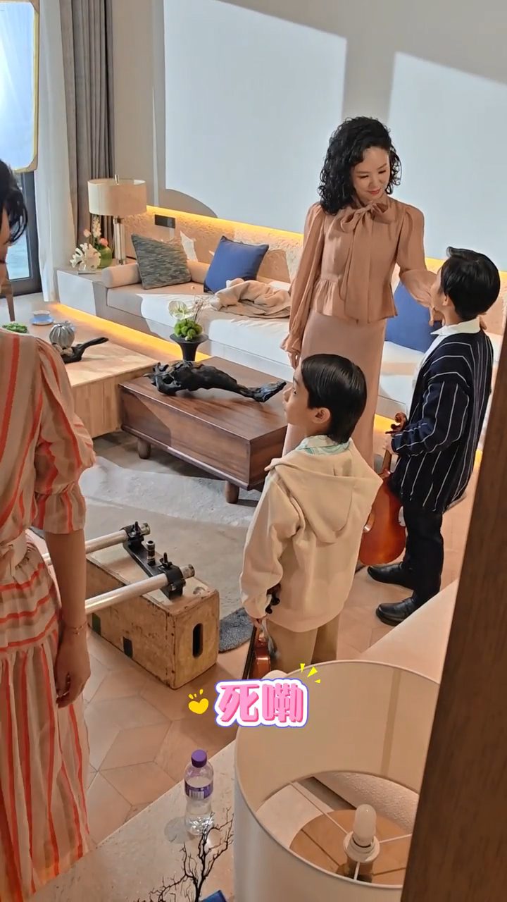 他大爆戲中飾演其母親的江美儀,在拍攝現場的真實一面。