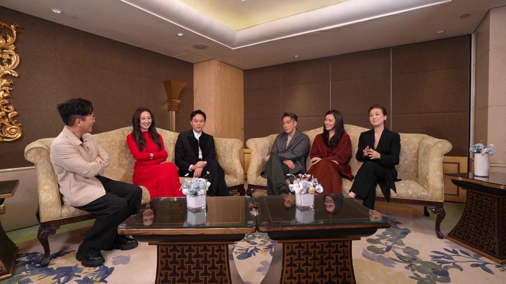 《璀璨之城》的五位主要演員張智霖、吳卓羲、高海寧、張曦雯及江美儀,一同接受區永權的專訪。