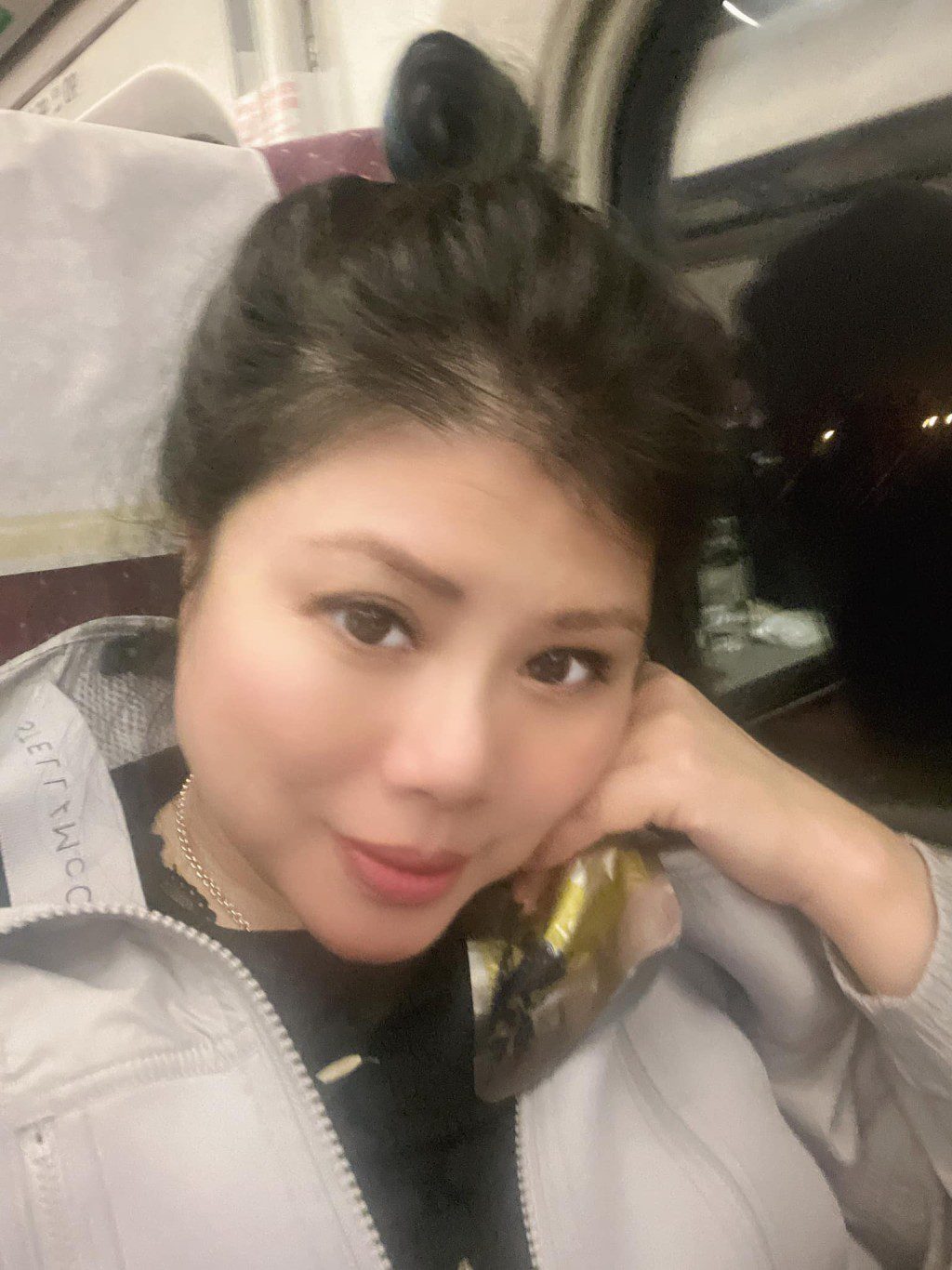 林煒的女友Cora是公司總裁。