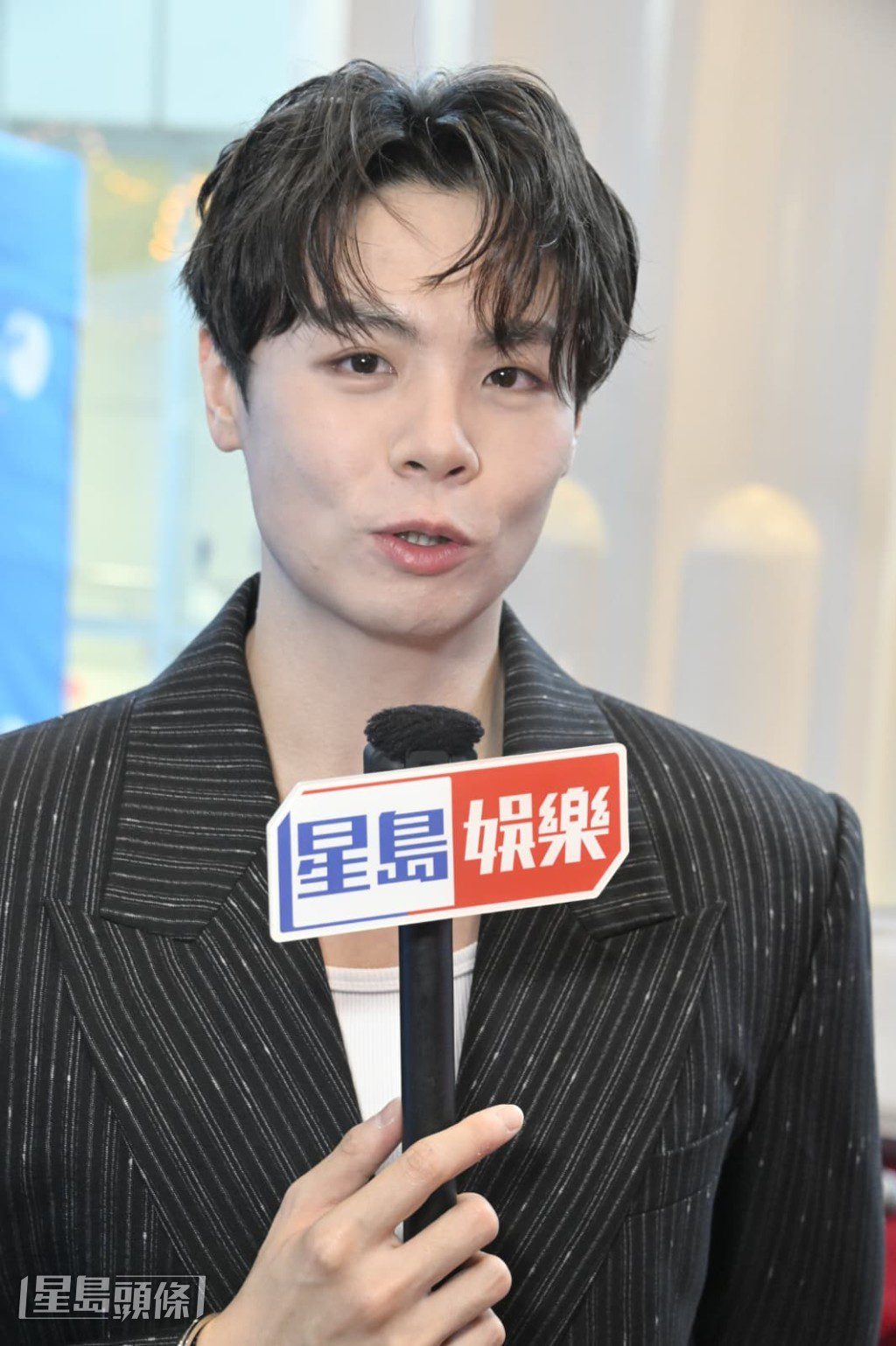 就個唱票價與陳奕迅看齐引來批評，他解釋：「其實我只是Small potato，我沒有權力去斟酌票價是多少。」