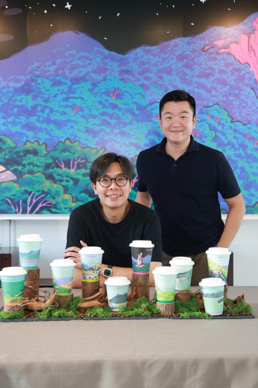 nodi老闆Derek(右)與Stephen同樣熱愛行山,促成這次以香港山徑為主題的聯乘系列。