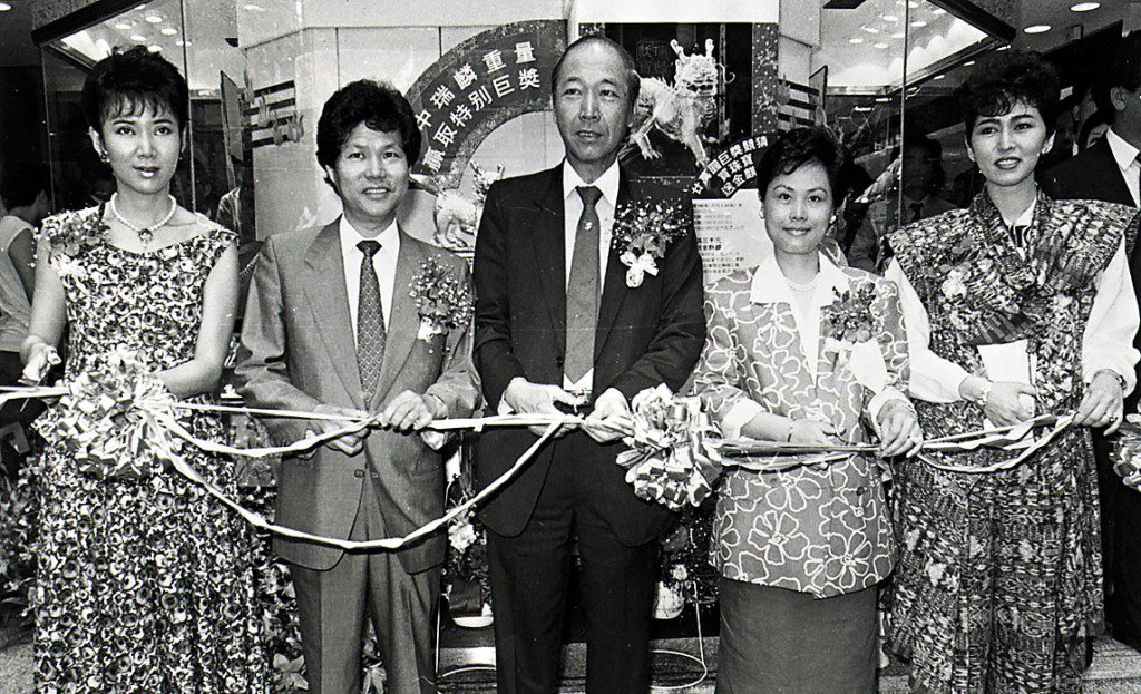 張瑪莉(右一)於保良局成長,知識改變她的命運。