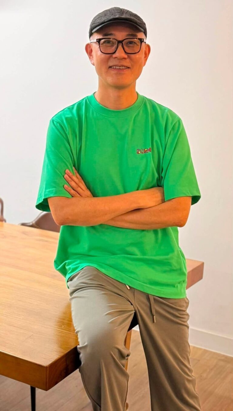 周國豐戴玉器遺物悼亡母 首度露面憶照顧點滴：希望佢無憾