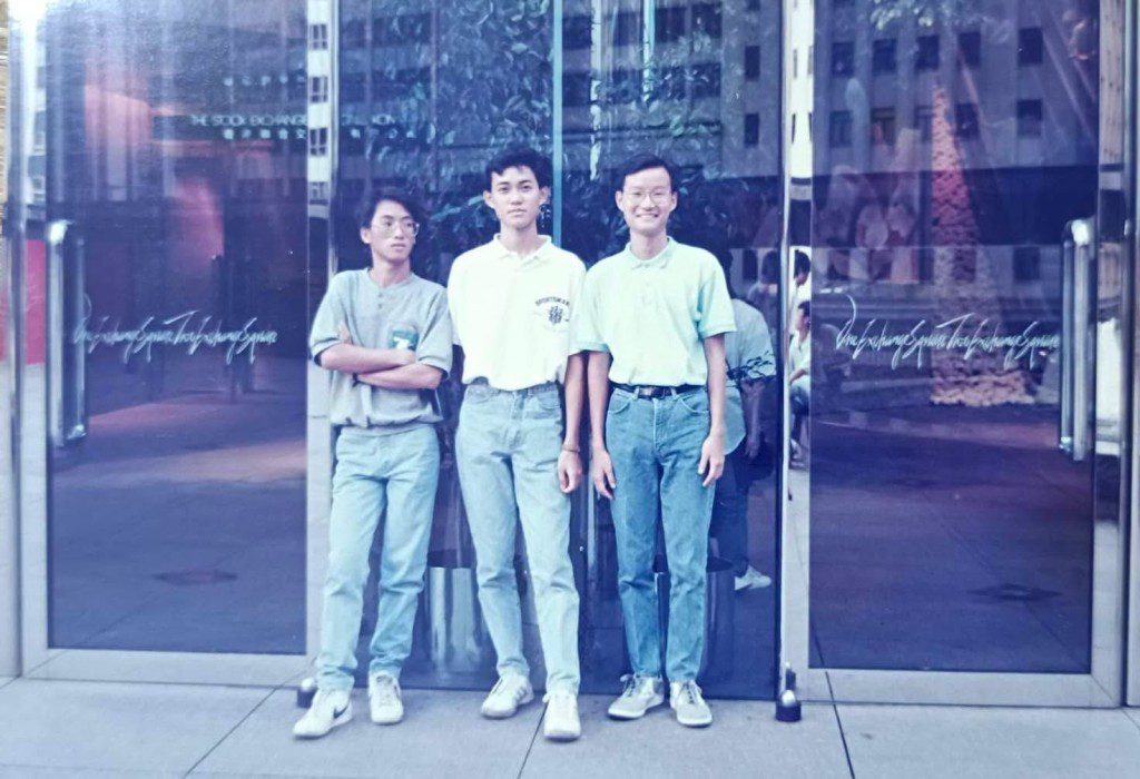 周國豐2021年辭去香港電台高層職務，專心照顧患腦退化症的母親。