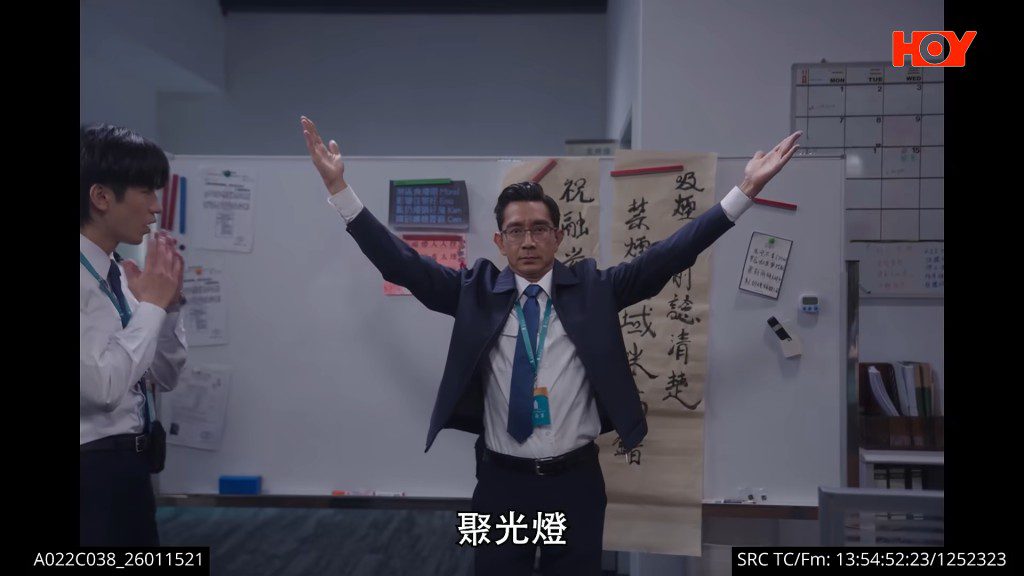 李尚正投入飾演「李寶安」，搞笑呼叫「聚光燈」，喜感十足。