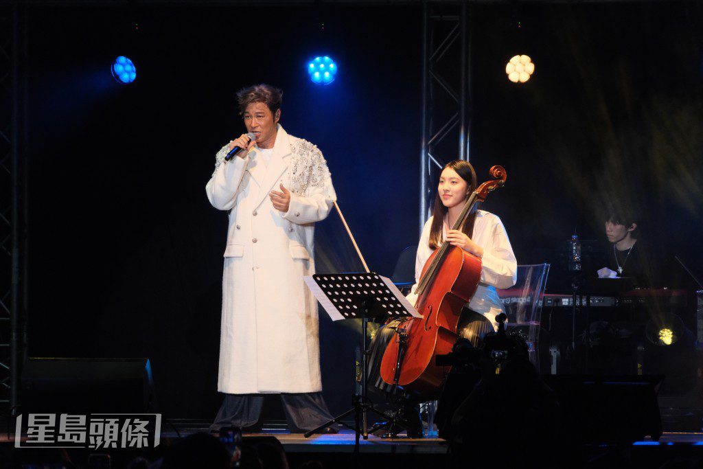 2025年,譚耀文舉辦出道37年來首個個人演唱會,並邀請14歲女兒上台以大提琴伴奏。