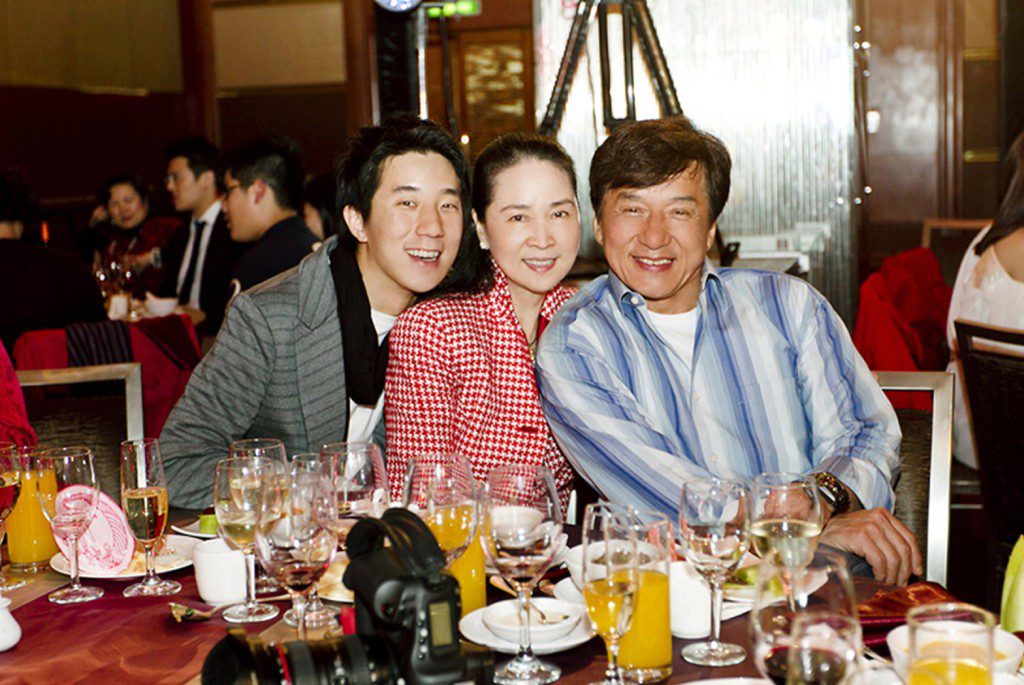 成龍與林鳳嬌育有一子房祖名。