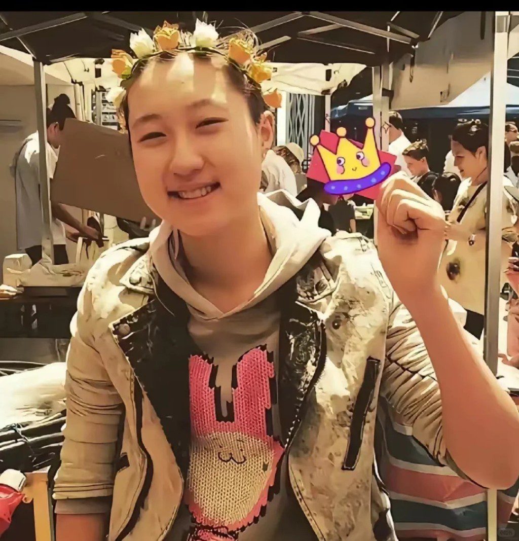 吳卓林曾被指返港自力更生擺攤賣衫,早前直播時罕有談及成龍。