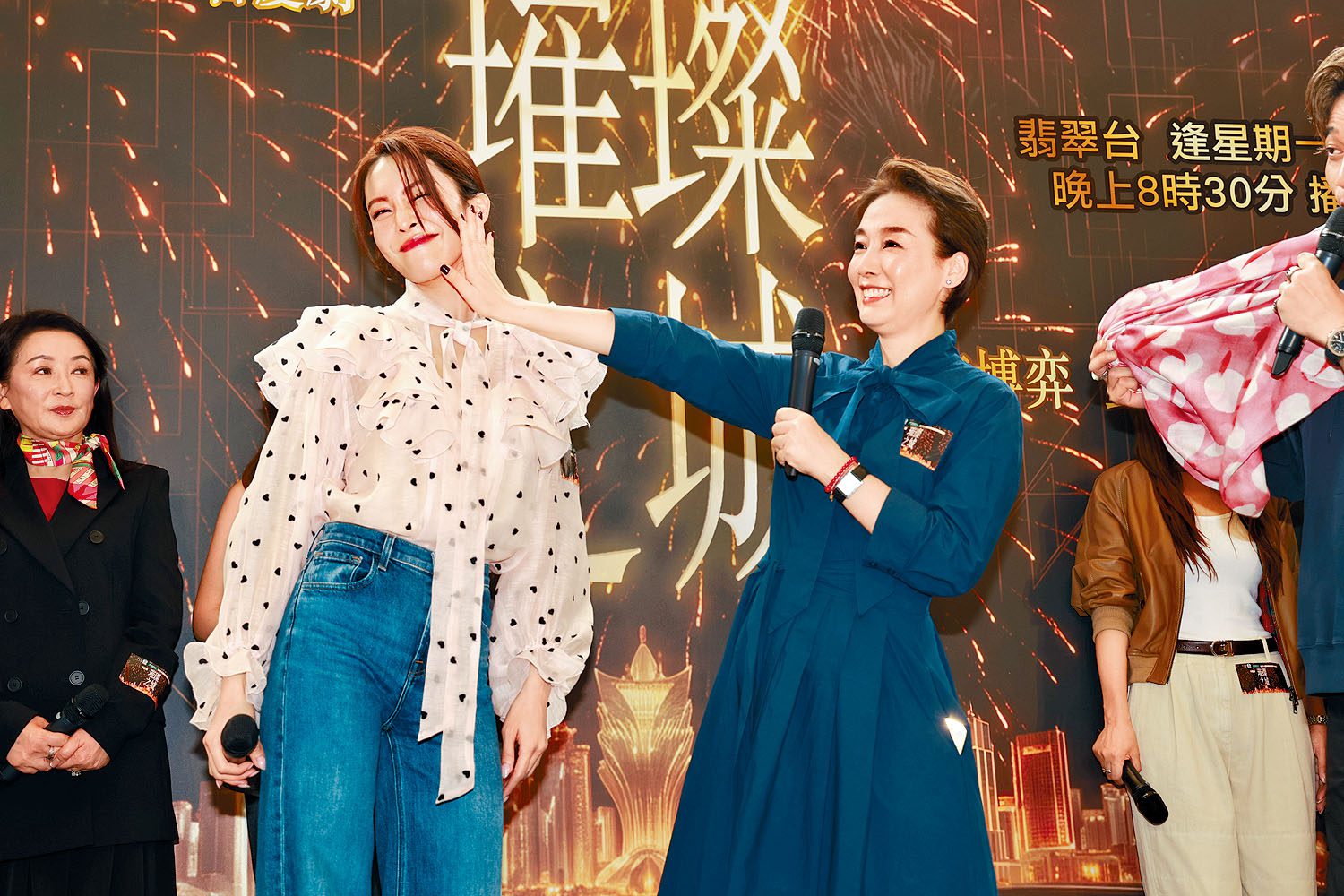 ■張曦雯在台上被江美儀「教訓」。
