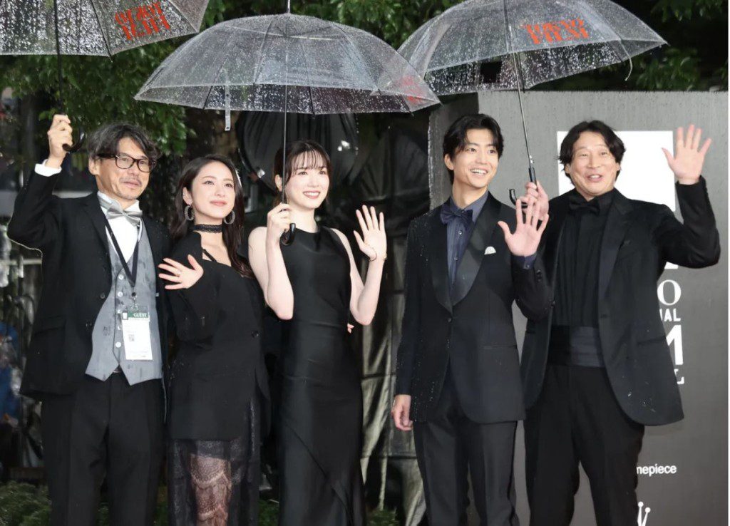 永野芽郁（中）、伊藤健太郎與平祐奈等人一同參與東京電影節開幕禮。