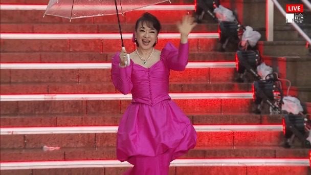 台灣歌手翁倩玉於紅地毯上宣傳作品《陽光女子合唱團》。