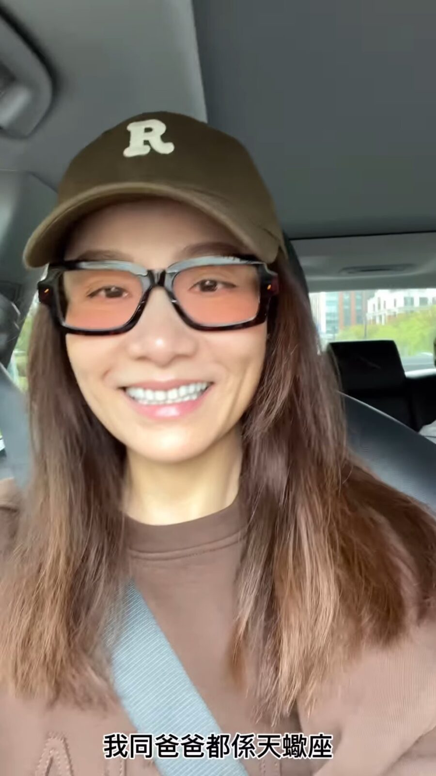 胡蓓蔚飛往上海探望父母,並與父親一同慶祝生日。