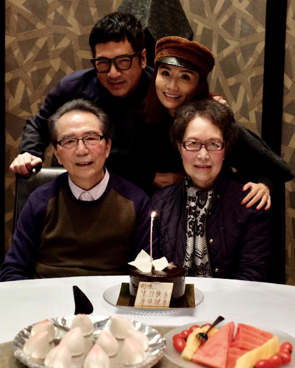 胡蓓蔚與單立文的恩愛婚姻,相信是受父母的美滿關係所影響。