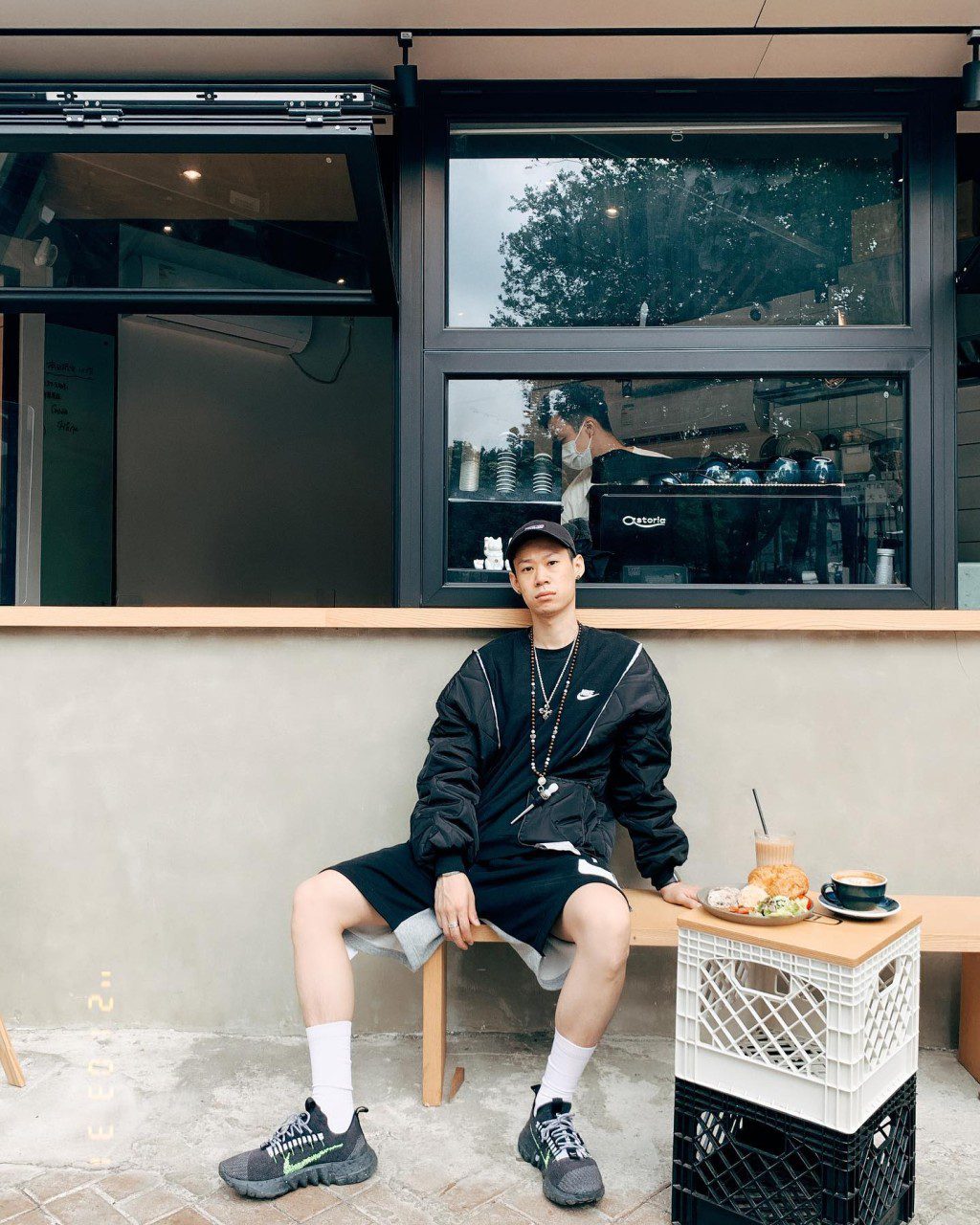 區顯揚原來與譚旻萱發展地下情多時，近日似乎情已逝。