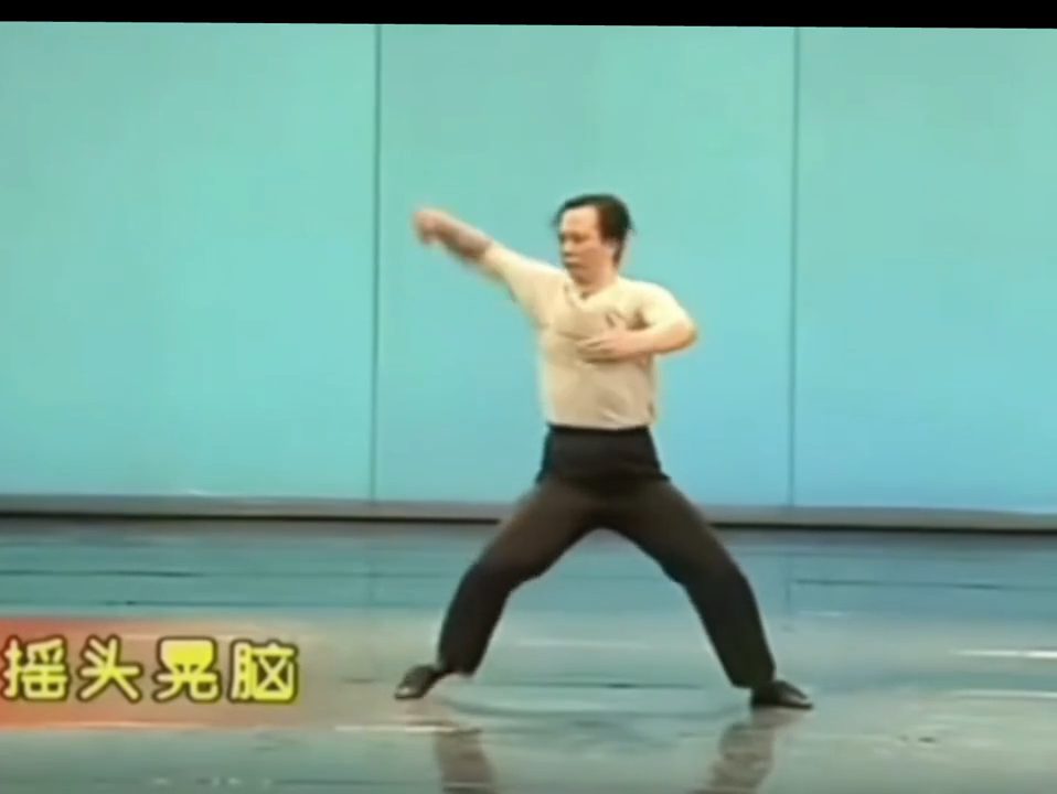 「搖頭晃腦」的教學示範，是這次網絡爆紅挑戰的其中一個環節。