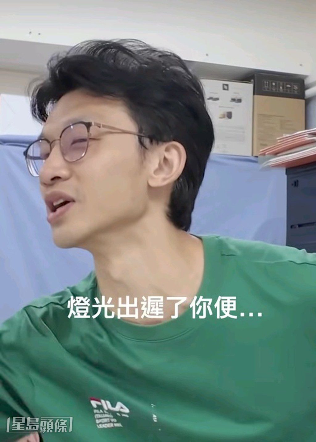 4人圍讀時互相調侃、插科打諢,現場一片歡樂。