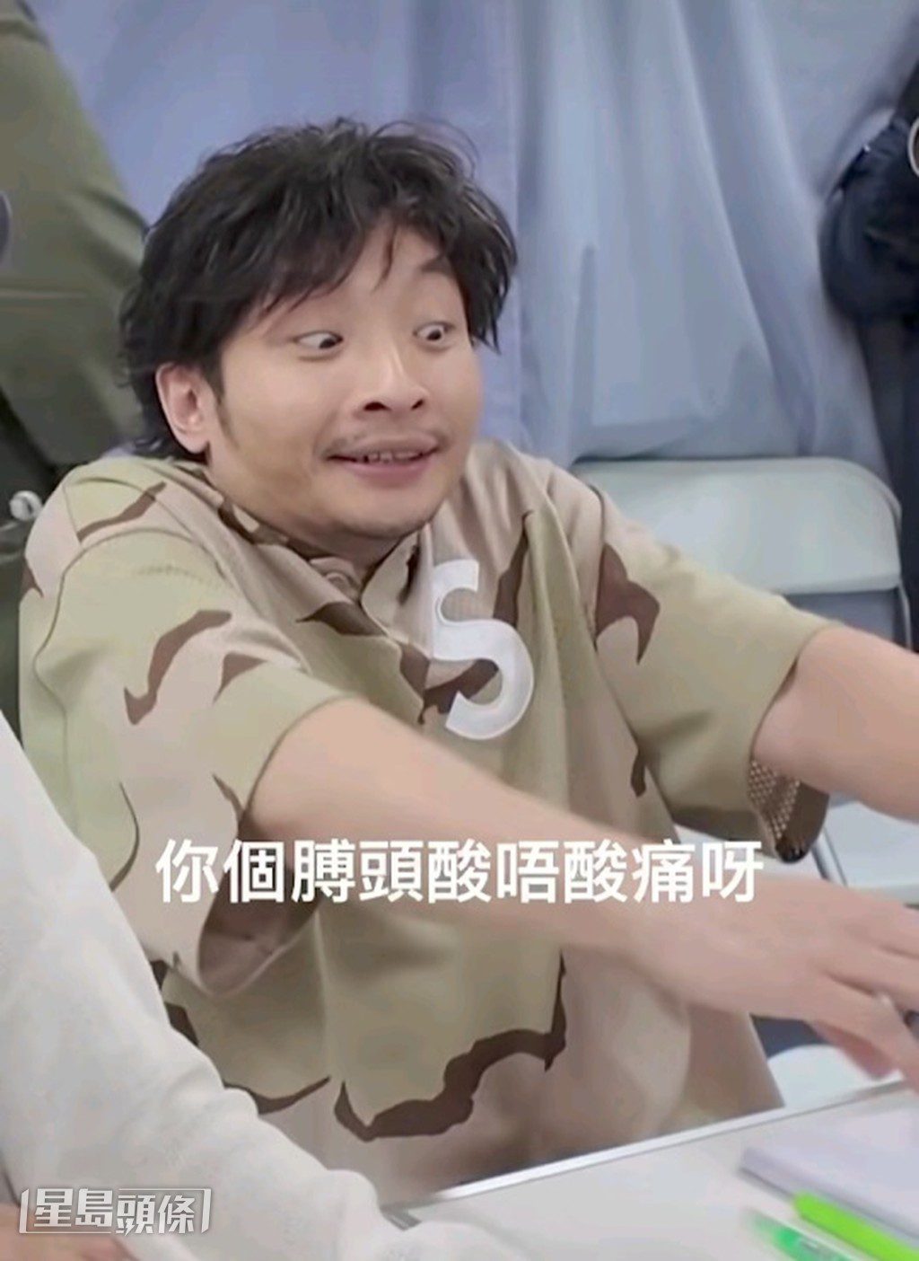 圍讀期間,4人邊讀劇邊插科打諢,氣氛歡樂。
