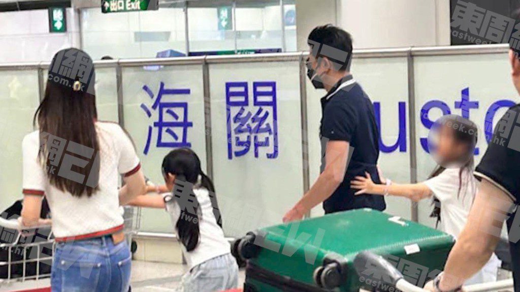 郭富城戴上黑超口罩保持低調，兩名愛女則全程緊隨父親身邊。（《東周刊》圖片）