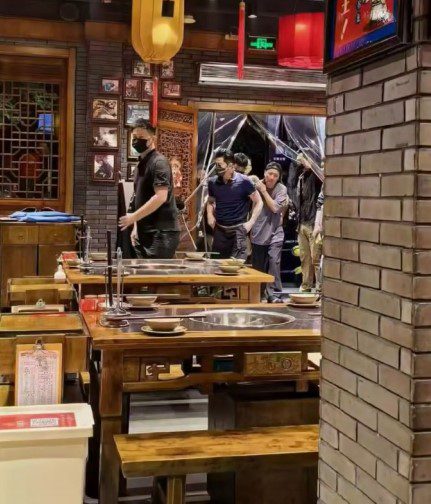 郭富城過往多次被拍到與富豪超跑圈的朋友一同享用火鍋。