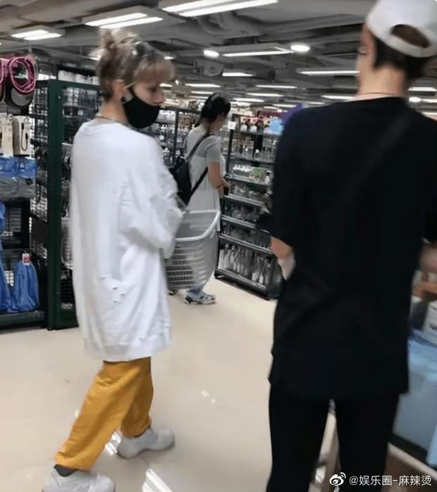 吳卓林在加拿大超市被網友偶遇。