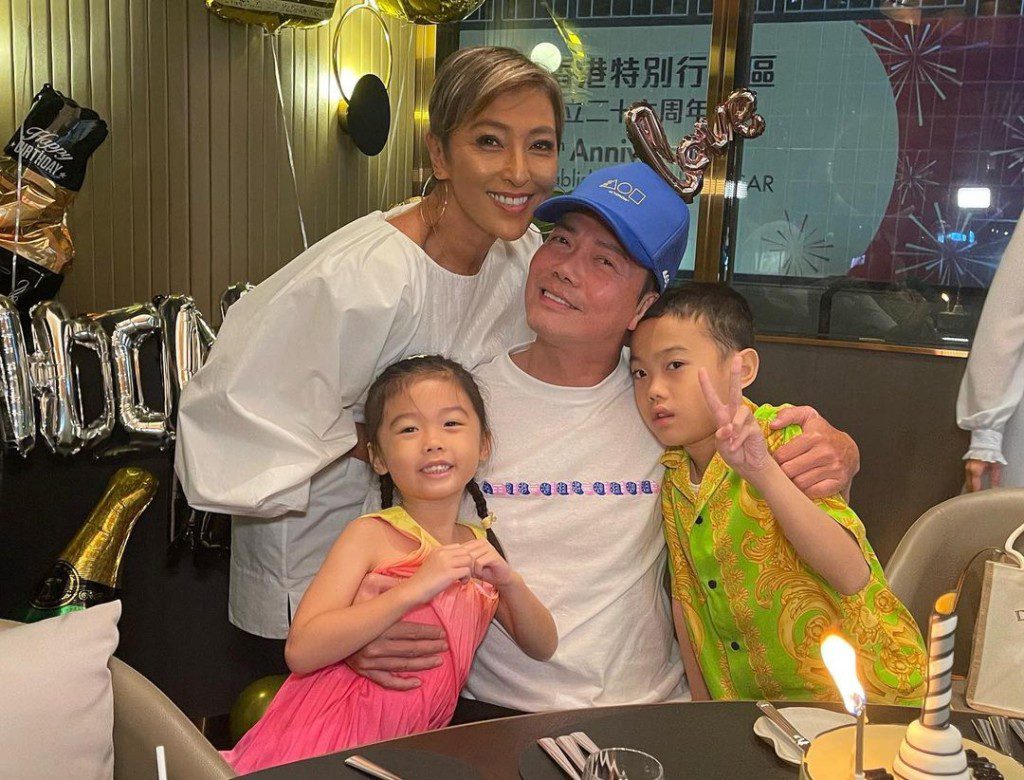 謝天華一對子女早前亦出席上山詩鈉生日飯局,大仔與他如同餅印。