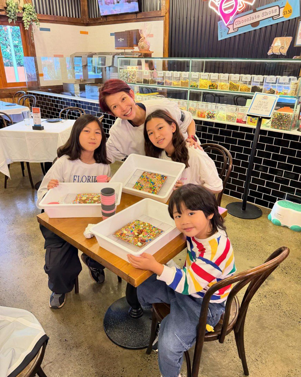 蔡少芬曾獨自帶著三名子女去旅行。